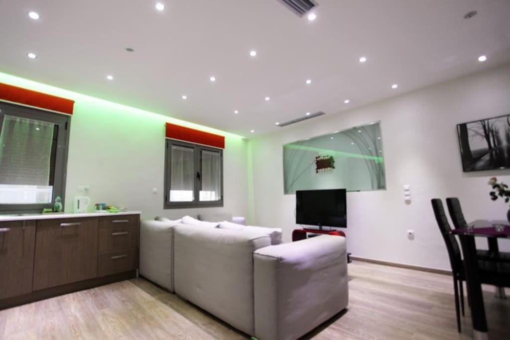Olvias Apartment Atene Esterno foto