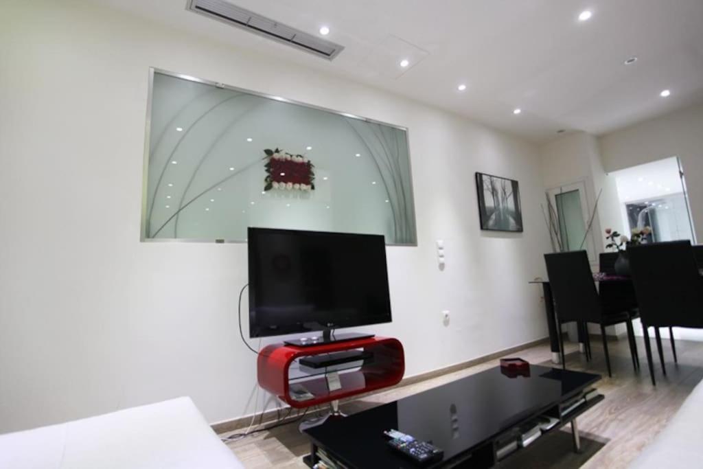 Olvias Apartment Atene Esterno foto