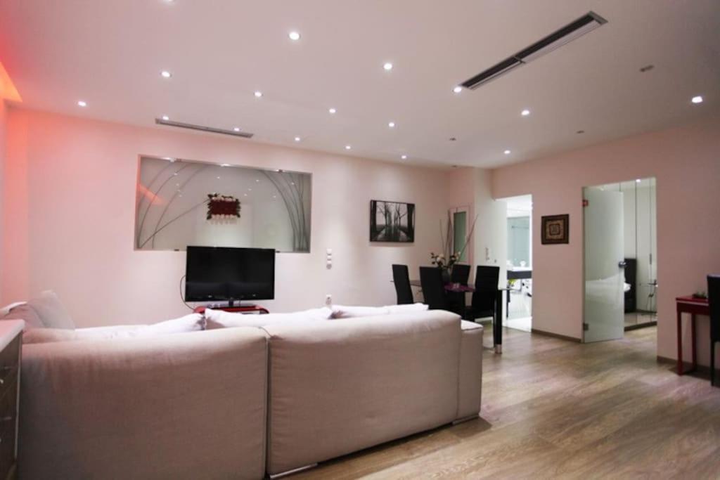 Olvias Apartment Atene Esterno foto