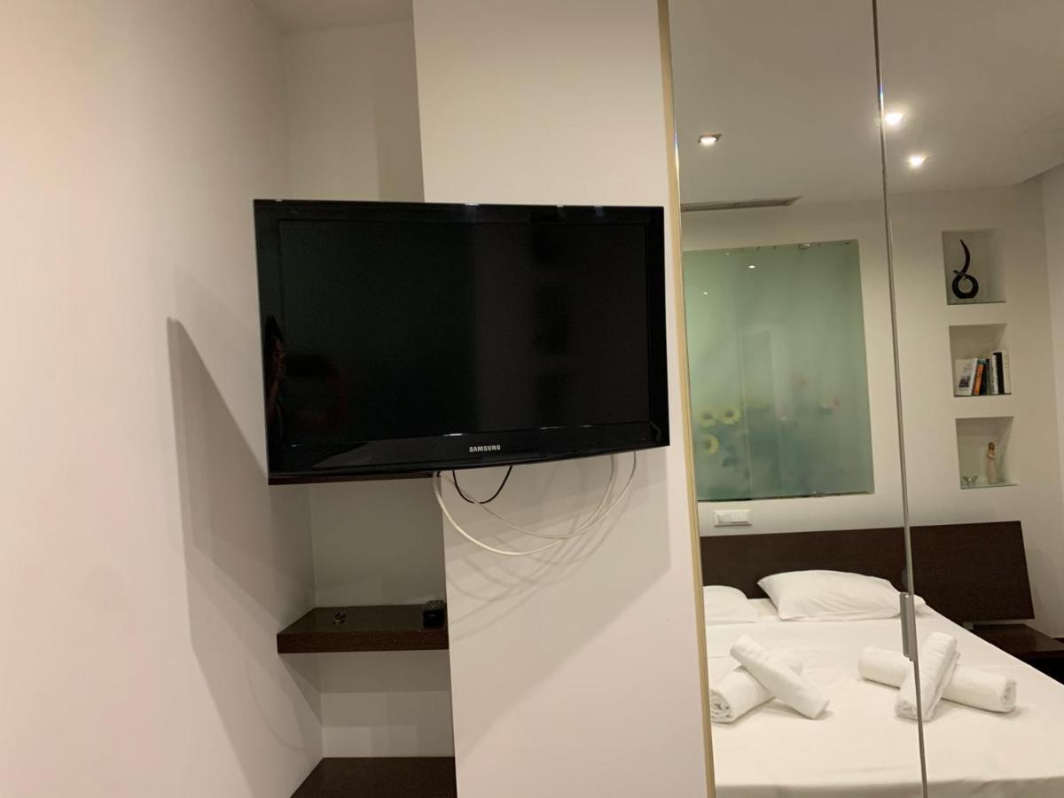 Olvias Apartment Atene Esterno foto